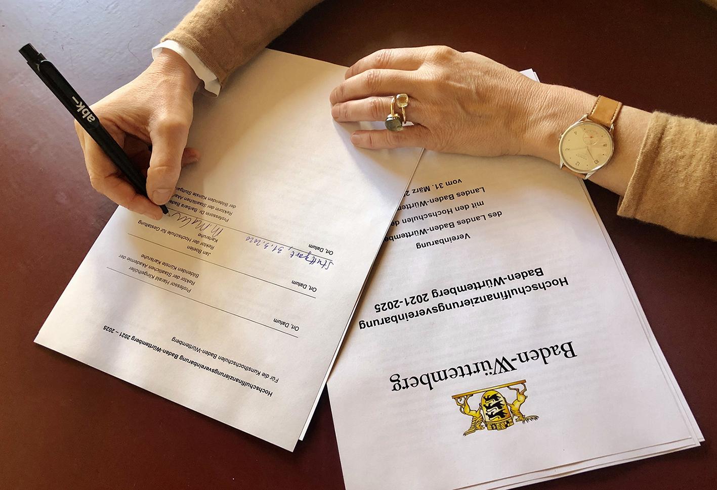 Abb.: Unterzeichnung der Hochschulfinanzierungsvereinbarung (Foto: ABK Stuttgart) 