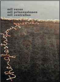 Ein strukturierter Teppich mit den kursiv gestickten Worten 