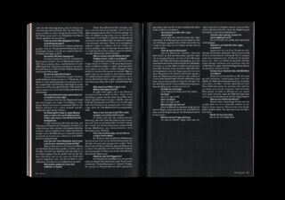 Eine Magazinseite besteht aus zwei Seiten Text in deutscher Sprache, formatiert in zwei Spalten pro Seite, mit weißem Text auf schwarzem Hintergrund.