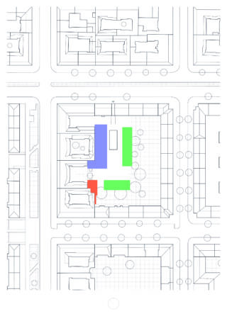 Lageplan eines Stadtblocks mit mehreren Gebäuden; drei sind in Grün, Blau und Rot hervorgehoben und liegen innerhalb des zentralen Hofbereichs, umgeben von Straßen und Bäumen.