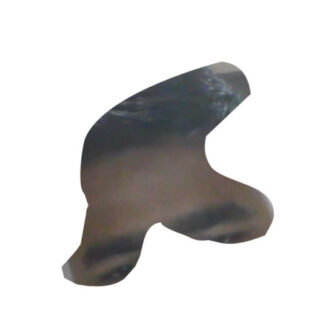 Ein teilweises, gedrehtes Bild der Stirn, Augen und Haare einer Person, das auf einem weißen Hintergrund in eine unregelmäßige Form zugeschnitten ist.