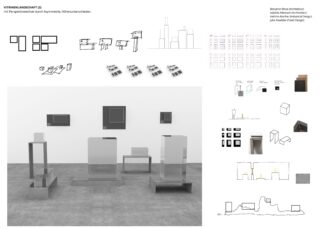 Ausstellungsdisplay mit geometrischen Metallständern und gerahmten Kunstwerken, begleitet von Architekturdiagrammen, Grundrissen und Skizzen auf einer weißen Wand.