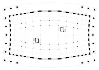 Schwarzweißer architektonischer Grundriss, der eine rechteckige Struktur mit zwei Treppenhäusern und gleichmäßig verteilten Säulen entlang des Umfangs und des Innenrasters zeigt.
