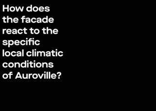 In weißem Text auf schwarzem Hintergrund steht: „Wie reagiert die Fassade auf die spezifischen lokalen klimatischen Bedingungen von Auroville?“.