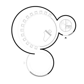 Schwarz-weißer architektonischer Grundriss mit drei verbundenen runden Räumen, mit Sitzgelegenheiten um den größten, einem Flügel und einem kleineren Raum mit Toilette und Waschbecken.