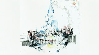 Eine lockere, abstrakte Aquarell- und Tuscheskizze einer Stadtlandschaft mit verschwommenen blauen und rosa Akzenten und architektonischen Elementen im Hintergrund.