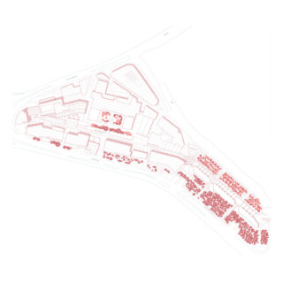 Lageplanzeichnung mit Gebäuden in Hellrot, Wegen, Straßen und Baumgruppen, die durch ausgefüllte Kreise auf dem dreieckigen Gelände gekennzeichnet sind.