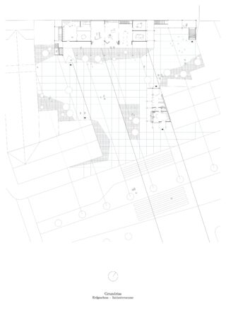Ein technischer Architekturgrundriss mit der Bezeichnung „Grundriss“, der Gebäudelayout, Möbel, Wege, Bäume und Außenbereiche auf einem Rasterhintergrund zeigt.