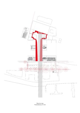 Architektonischer Lageplan mit Gebäudeumrissen und einem rot hervorgehobenen Pfad durch den zentralen Bereich, der eine bestimmte Route oder einen Schwerpunktbereich anzeigt.
