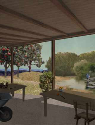 Von einer überdachten Terrasse mit Holztischen hat man Aussicht auf einen Obstgarten mit Obstbäumen und einen Teich, wo eine Person auf einem Steg steht, umgeben von Gras und Bäumen.