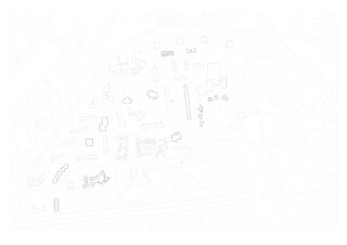 Schwarzweißer Lageplan mit Gebäudegrundrissen, Wegen, Straßen und einem Kreisverkehr, mit dreieckigem Gesamtlayout und verschiedenen unregelmäßig geformten Strukturen.