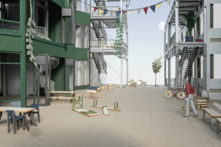 Ein moderner Innenhof mit Sitzgelegenheiten im Freien, Pflanzen, Fahnen und einer Person mit einem Fahrrad neben einer Metalltreppe; minimalistisches Dekor und freier Himmel sichtbar.