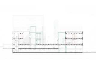 Architektonische Schnittzeichnung eines mehrstöckigen Gebäudes, die Innenräume, Strukturelemente, Treppen und angrenzende Außenbereiche mit minimalen Hintergrunddetails zeigt.