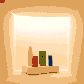 Vier Kunststoffobjekte – weiß, rot, grün und blau – sind aufrecht auf einer weißen Plattform angeordnet und befinden sich in einem sanft beleuchteten, kastenförmigen Raum in warmen Tönen.