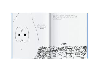 Eine Zeichentrickfigur betrachtet einen großen Müllhaufen, der den Boden und das Meer bedeckt; auf den Seiten erscheint deutscher Text.
