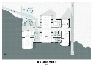 Architektonischer Grundriss mit der Bezeichnung „GRUNDRISS“ mit Räumen wie Café, Bistro, Empfang, Ausstellung und technischen Bereichen mit Eingängen und umgebender Landschaft.