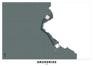 Ein architektonischer Lageplan in Graustufen mit der Bezeichnung „GRUNDRISS“ zeigt zwei weiße geometrische Formen, die durch eine schwarze Linie verbunden sind und sich vor einem strukturierten, unregelmäßig geformten grauen Hintergrund abheben.