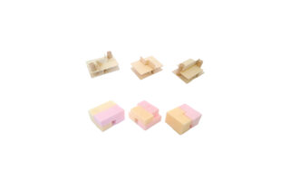 Sechs kleine geometrische Modelle, drei hellbraune und drei rosa-hellbraune, sind in zwei Reihen auf einem weißen Hintergrund angeordnet.