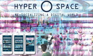 Ein digitales Kunstwerk zeigt eine Gruppe von Avataren auf einem virtuellen Stadtplatz mit dem Text „Hyper Space: Re-Socializing a Digital World“ und drei Smartphones, auf denen eine entsprechende App-Oberfläche angezeigt wird.