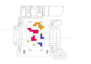 Grundriss mit unterschiedlich farbig hervorgehobenen Abschnitten (rot, orange, lila, blau, grün), die über einen großen zentralen Bereich verteilt sind.