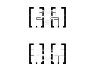 Dargestellt sind zwei einfache, symmetrische Grundrisse übereinander mit jeweils vier Räumen und einem zentralen Treppenhausbereich, der die beiden Ebenen verbindet.