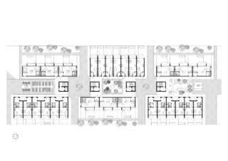 Schwarzweißer architektonischer Grundriss, der mehrere rechteckige Wohneinheiten zeigt, die um zentrale Innenhöfe und angelegte Wege angeordnet sind.