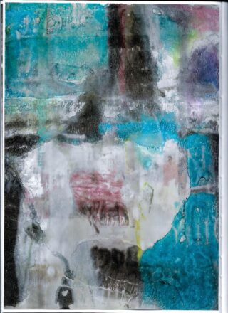 Abstraktes Gemälde mit strukturierten Schichten aus Blau, Schwarz, Weiß und einem Hauch von Lila und Gelb, wodurch eine wolkige, verschwommene Komposition mit vertikalen und horizontalen Streifen entsteht.