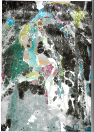 Abstraktes Kunstwerk mit verschwommenen Flecken in Schwarz, Grün, Blau, Gelb und Rosa, wobei undeutliche Formen und überlappende Farben eine strukturierte, chaotische Komposition erzeugen.