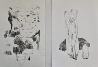 Zwei Bleistiftskizzen: Die linke zeigt abstrakte Linien und Schattierungen, die rechte stellt eine stehende menschliche Figur dar, die ein drapiertes Tuch hochhält, mit dunkel schattierten Bereichen zu ihren Füßen.