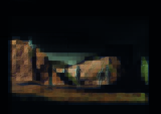 Vier Gestalten in Raumanzügen stehen und gehen in einem rötlichen, felsigen Gelände, das bei schwacher Beleuchtung einer marsähnlichen Landschaft ähnelt.