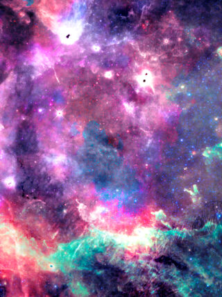 Ein lebendiges Bild eines Nebels im Weltraum mit leuchtend rosa, violetten, blauen und grünen Wolken, verstreuten Sternen und dunklen Flecken interstellaren Staubs.