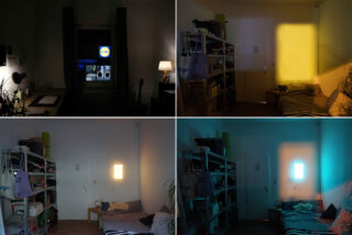 Eine Collage aus vier Fotos zeigt ein Schlafzimmer, das auf unterschiedliche Weise beleuchtet wird: durch Fensterlicht in der Nacht, ein gelbes Lichtpanel, ein weißes Lichtpanel und ein blaues Lichtpanel an der Wand.