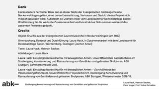 Schwarzer Text auf weißem Hintergrund enthält Angaben zu den Urhebern und Danksagungen für ein Projekt zur Restaurierung von Kruzifixen, wobei institutionelle Details und die Namen der Mitwirkenden aufgeführt sind.