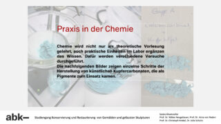 Präsentationsfolie mit Text über praktische Chemie und Bildern von blauem Pulver und Laborglas, die den Prozess der Herstellung künstlicher Kupfercarbonate veranschaulichen.