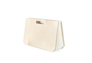 Ein Aktenordner aus Holz in Akkordeonform mit integriertem Griff, abgebildet vor einem weißen Hintergrund.