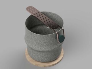 Ein grauer, zylindrischer Behälter mit Steinstruktur und einem perforierten Metallgriff ruht auf einem runden Holzsockel vor einem schlichten Hintergrund.