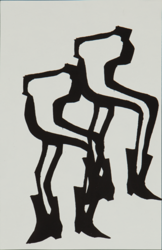 Abstrakte schwarze Formen, die zwei verzerrten Figuren mit verlängerten Beinen und eckigen Formen auf weißem Hintergrund ähneln.