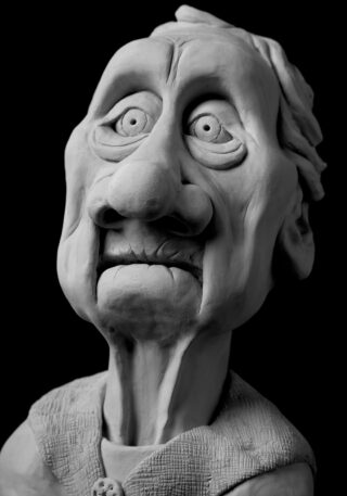 Eine Ton-Skulptur einer älteren Person mit übertriebenen Gesichtszügen, großen Augen und einem strukturierten Hemd vor einem schwarzen Hintergrund.