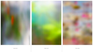 Drei vertikal ausgerichtete, abstrakte, verschwommene Bilder in Grün-, Blau-, Rot- und Gelbtönen, die unten jeweils mit einem anderen Zahlenbereich beschriftet sind.