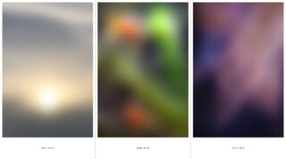 Drei vertikale Tafeln zeigen verschwommene abstrakte Bilder in sanften Farben: links in Grau und Gelb, in der Mitte in Grün und Orange und rechts in Lilatönen. Unter jeder Tafel sind Zahlen angegeben.