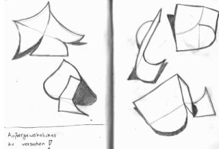 Abstrakte Bleistiftskizzen geometrischer Formen mit schattierten Bereichen, gezeichnet auf Millimeterpapier. Der deutsche Text unten links lautet: „Außergewöhnliches zu versuchen!“.