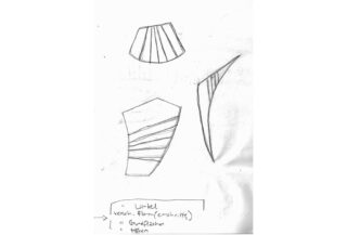 Handgezeichnete Skizze aus drei unregelmäßigen polygonalen Formen, zwei davon durch parallele Linien segmentiert; unten erscheinen handschriftliche deutsche Notizen und ein Pfeil.