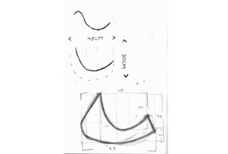 Handgezeichnete Skizzen von gebogenen Formen mit beschrifteten Maßen: 45 cm x 30 cm für die obere Skizze und 65 cm x 40 cm mit Rastern für die untere Skizze.