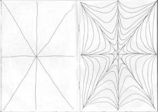 Zwei Seiten eines Skizzenbuchs; die linke Seite weist gerade Linien auf, die von der Mitte ausstrahlen, die rechte Seite zeigt ein geometrisches, netzartiges Muster mit gekrümmten Linien, die die ausstrahlenden Punkte verbinden.