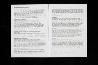 Eine Doppelseite zeigt deutschen Text in schwarzer Schrift auf weißem Papier, gegliedert in mehrere Abschnitte mit fettgedruckten Überschriften und linksbündigen Absätzen.