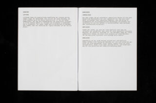 Ein aufgeschlagenes Heft mit schwarzem deutschen Text auf weißem Grund. Die Überschriften auf der linken Seite lauten „NÜSSTOPF“ und auf der rechten „MABELLINEN“.