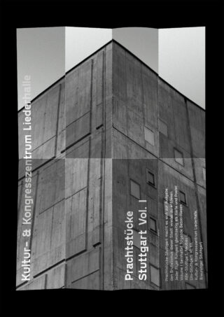 Schwarz-Weiß-Foto einer Betongebäudeecke mit Gitterfalten und deutschem Werbetext für das Kultur- & Kongresszentrum Liederhalle und „Prachtstücke Stuttgart Band I“.