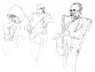 Lockere Strichzeichnung von drei Personen, von denen eine Saxophon spielt, eine andere eine Gitarre trägt und die dritte eine Kapuze trägt und nach unten schaut.