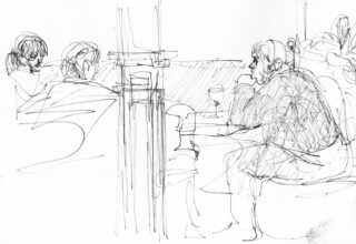 Lockere Federskizze von Menschen, die in einem Café oder Restaurant an Tischen sitzen, mit Getränken und minimalen Hintergrunddetails.