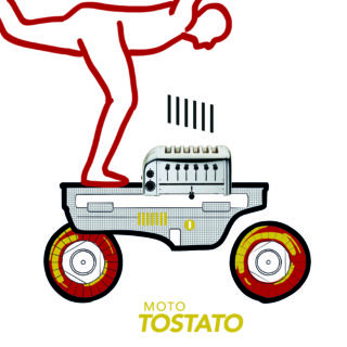 Eine stilisierte Zeichnung einer Person beugt sich über einen Toaster auf Rädern, unter dem Bild stehen die Worte „MOTO TOSTATO“.